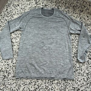 Lululemon men’s long sleeve vent tech sz XL color gray